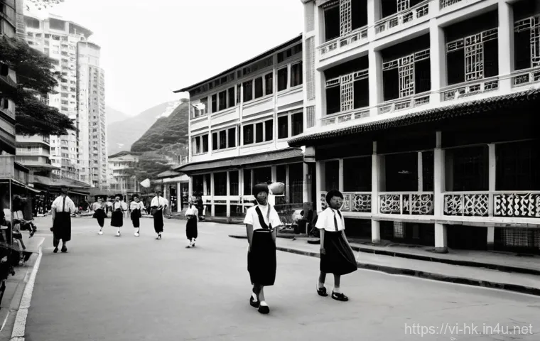 홍콩 영국 식민지 시기 - **Prompt:** An intricately detailed depiction of Hong Kong's Central District in the early 20th cent... 홍콩 영국 식민지 시기 - **Prompt:** An intricately detailed depiction of Hong Kong's Central District in the early 20th cent...